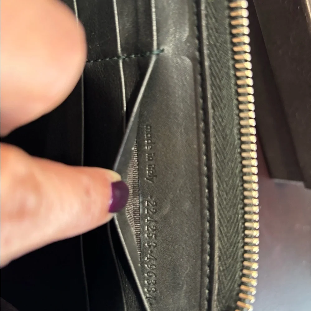 Pre-owned Gucci Black Leather wallet with bamboo tassel. - Picture 14 of 16